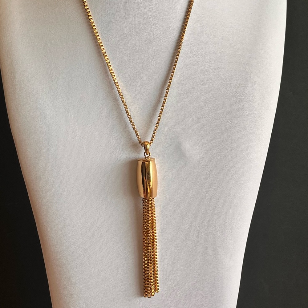 Monet Chain With Glossy Sleek Pendant